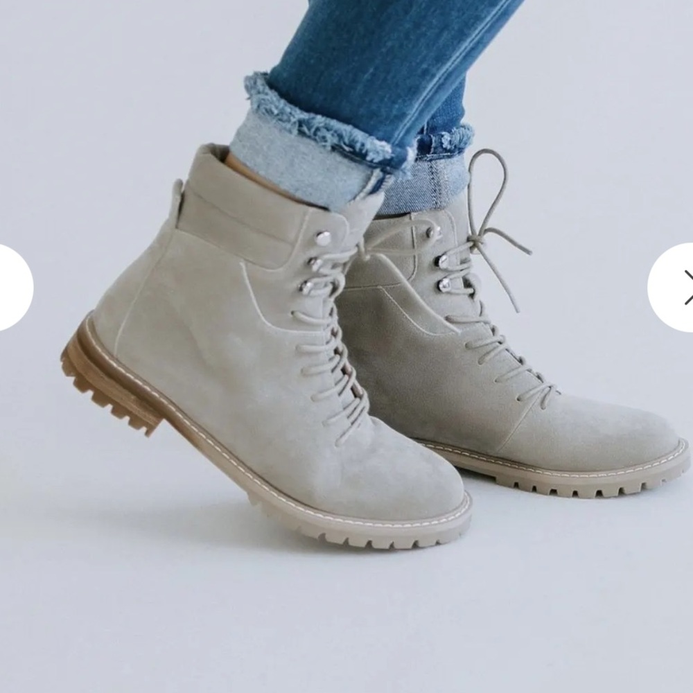 Oasis Society Lace Up Combat Boots, size 8.5.